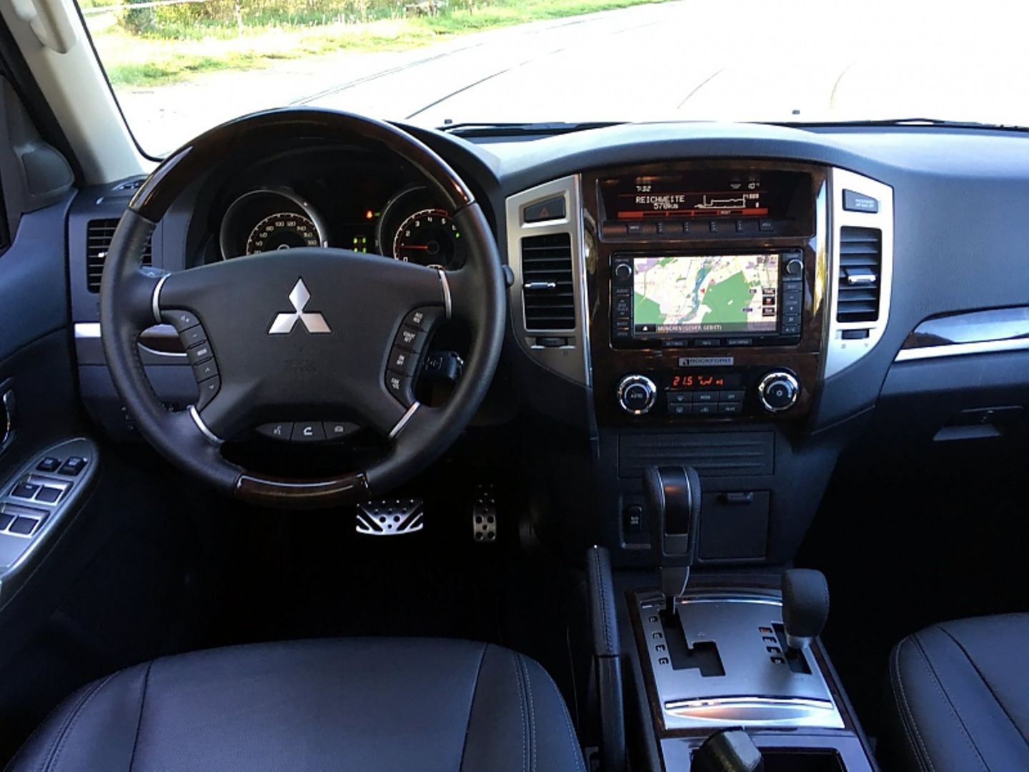 Der Innenraum des Mitsubishi Pajero 3.2 Di-D hat einen leicht betagten Charme