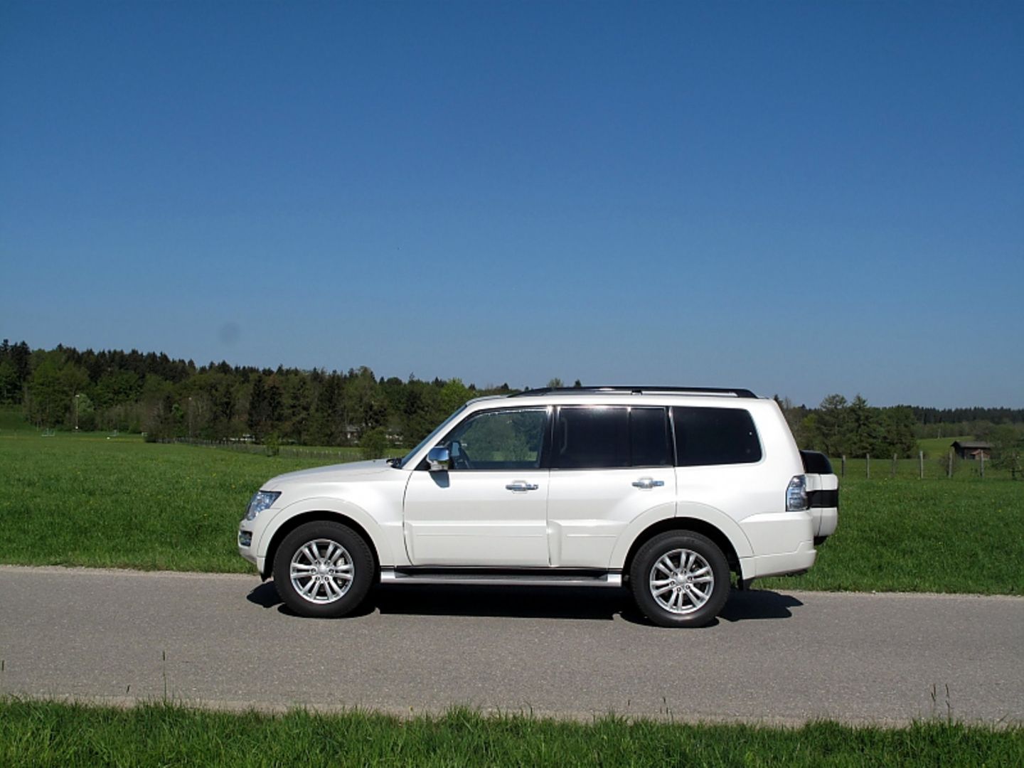 Mitsubishi Pajero 3.2 Di-D - Platz für bis zu sieben Personen