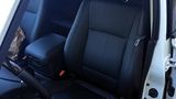 Mitsubishi Pajero 3.2 Di-D - die Frontsitze sind üppig dimensioniert, aber zu hoch und konturlos