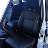 Mitsubishi Pajero 3.2 Di-D - die Frontsitze sind üppig dimensioniert, aber zu hoch und konturlos