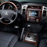Das Cockpit des Mitsubishi Pajero 3.2 Di-D