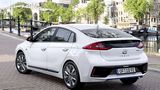 Der Hybrid verbraucht 3,4 Liter auf 100 Kilometern.
