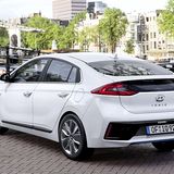 Der Hybrid verbraucht 3,4 Liter auf 100 Kilometern.