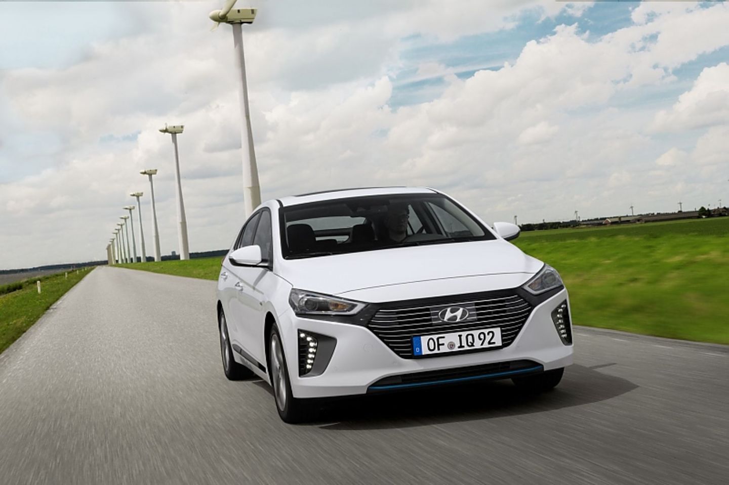 Der Hyundai Ioniq Hybrid wiegt 1.420 Kilogramm.