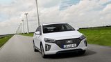 Der Hyundai Ioniq Hybrid wiegt 1.420 Kilogramm.