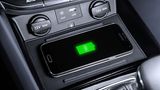 Smartphones lassen sich induktiv aufladen.