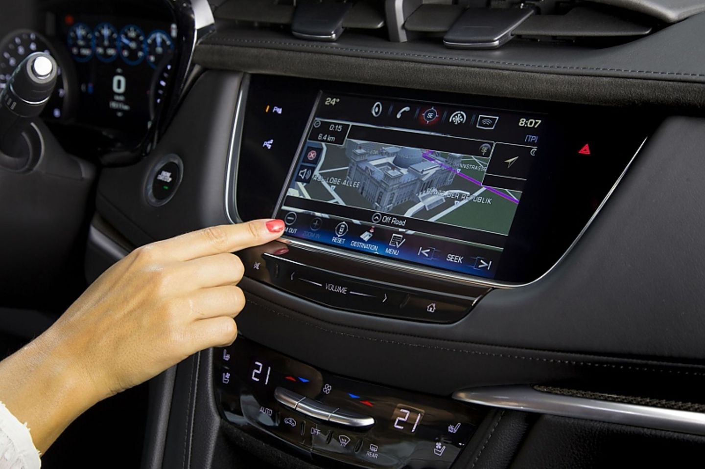 Der Touchscreen ist acht Zoll groß.