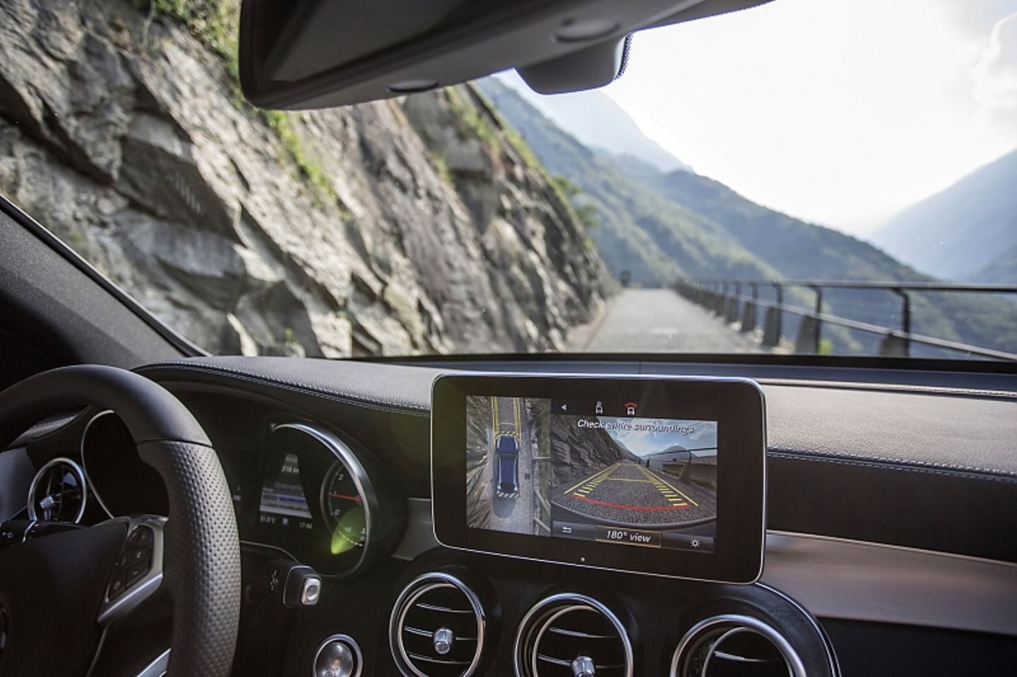 Mercedes GLC 250d Coupé - der Bildschirm wird unverändert aufgesetzt