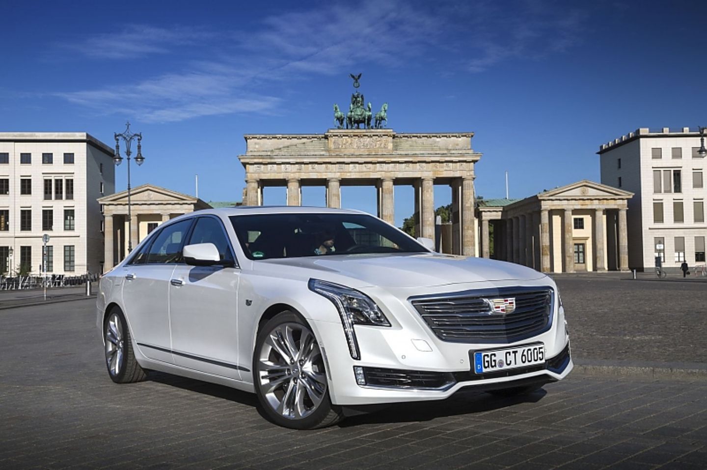 Unter der Haube arbeitet ein 3,0 Liter großer V6-Benzinmotor.