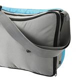 Bei Nichtbenutzung lässt er sich als Tragetasche nutzen.