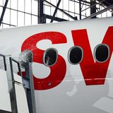 Bligg tauft die erste CS100 der Swiss