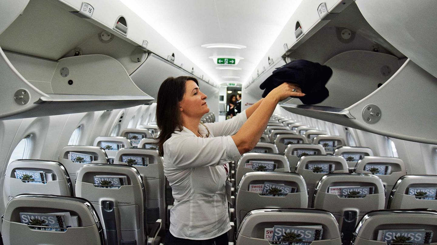 Gepäckablagefächer in der CS100 von Swiss