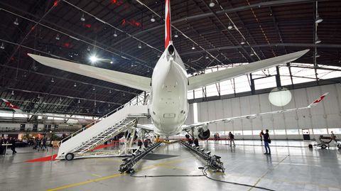 CS100 der Swiss im Hangar
