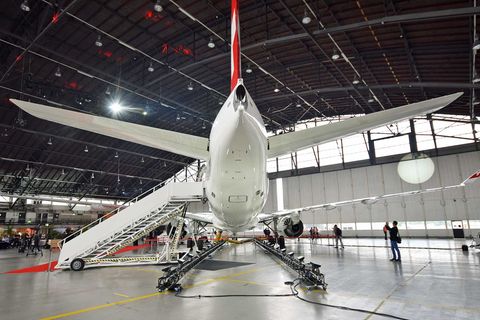 CS100 der Swiss im Hangar