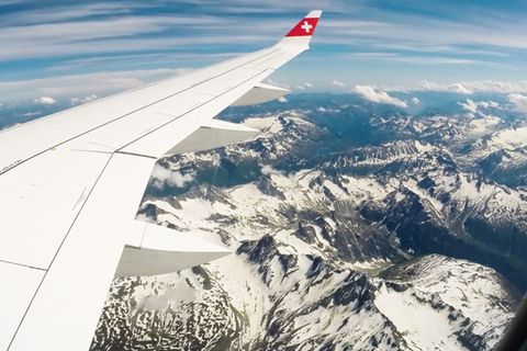 Mit der Bombardier C-Series von Swiss über den Alpen