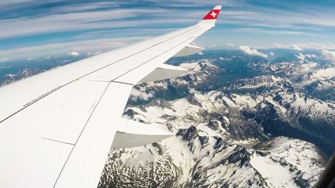 Mit der Bombardier C-Series von Swiss über den Alpen