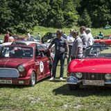 Auch jüngere Automobile werden bestaunt