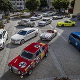 Kreuz und quer: kostbare Vehikel auf engstem Raum