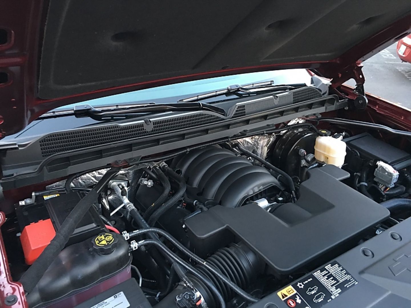 Chevrolet Silverado 5.3 V8 4WD - der 5,3 Liter große V8-Sauger leistet 261 kW / 355 PS
