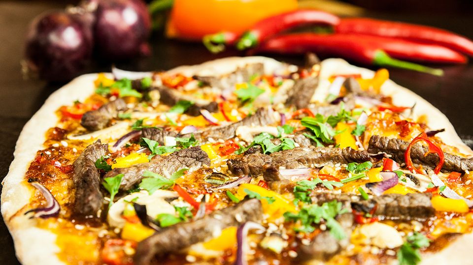 Asiatische Küche: Diese asiatische Rindfleisch-Pizza ist der Knaller