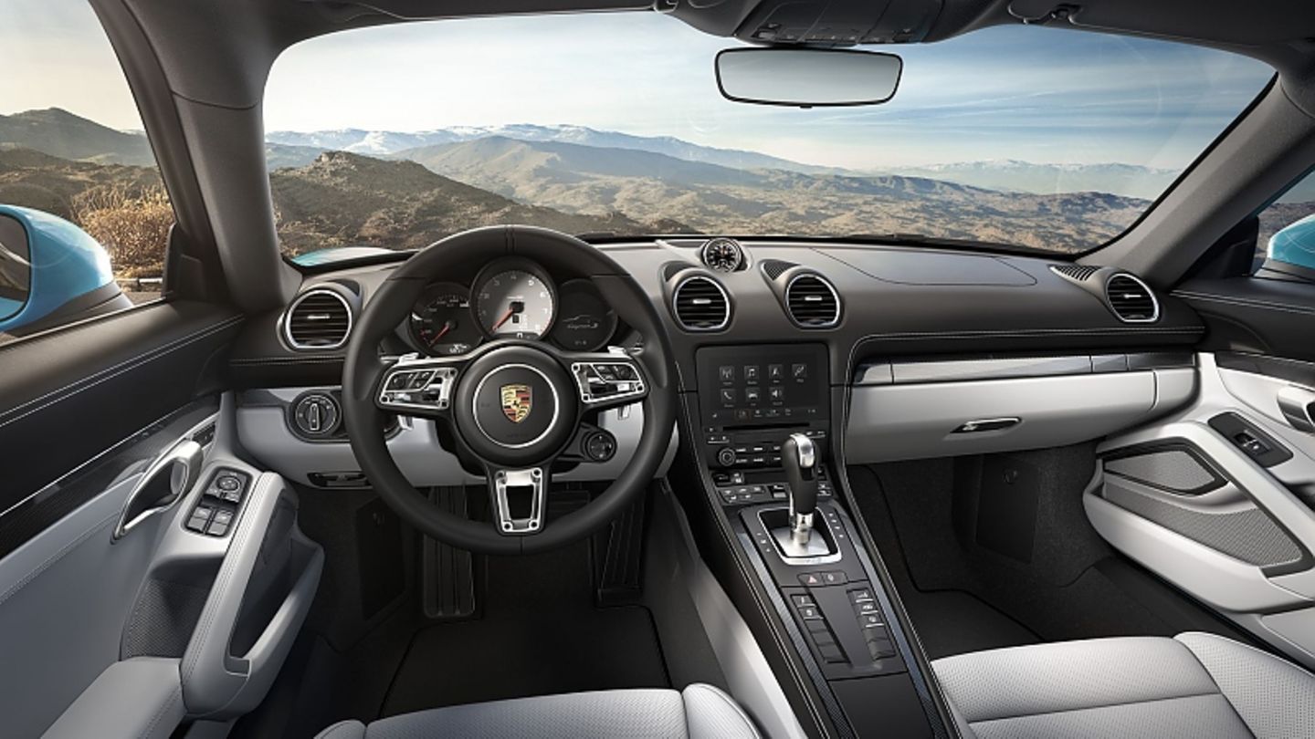 Das Cockpit des Porsche 718 Cayman S.