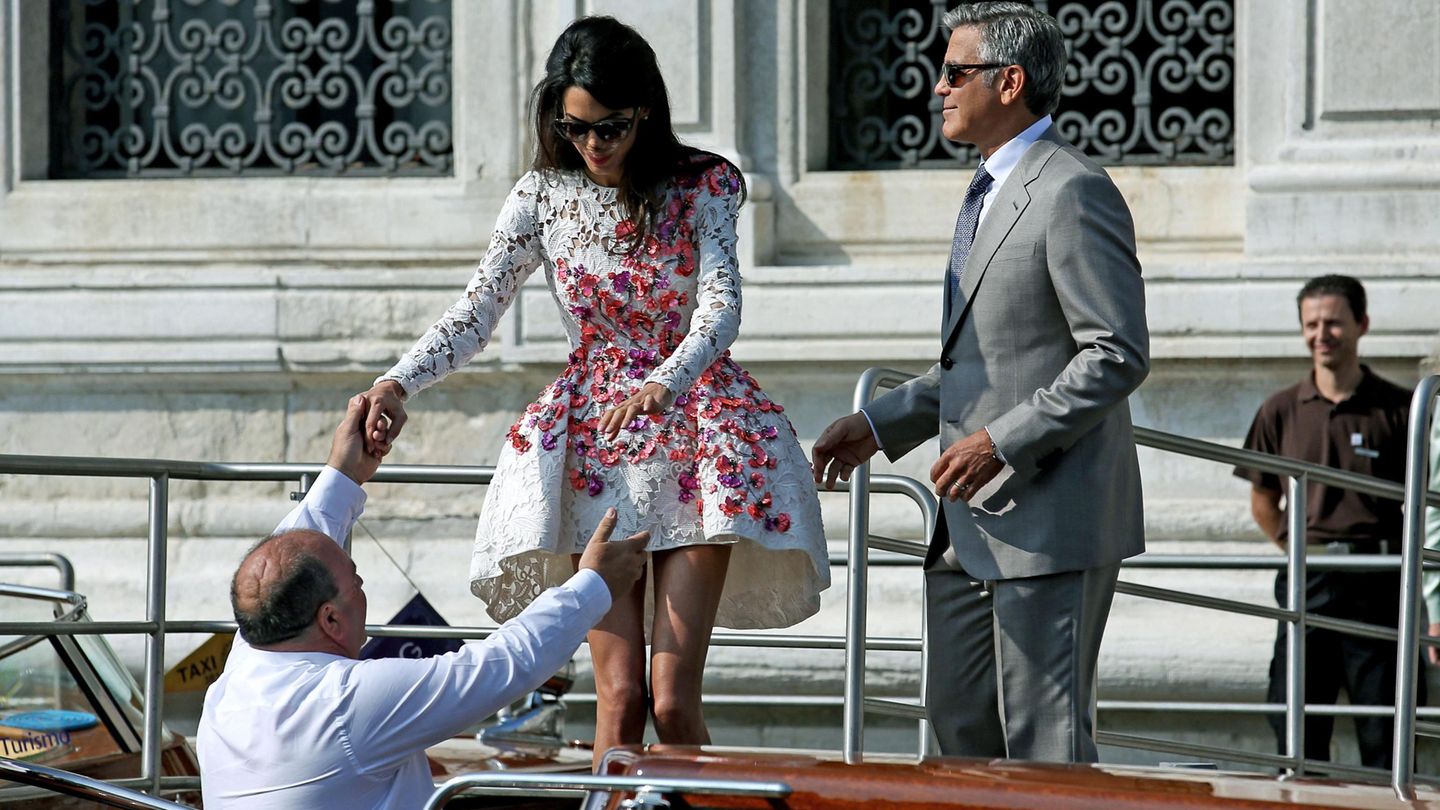 Auch damals waren zahlreiche prominente Gäste in die italienische Küstenstadt gekommen, unter anderem U2-Sänger Bono, Schauspieler Bill Murray und "Vogue"-Chefin Anna Wintour