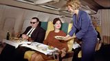 In der First einer Boeing 707 der Lufthansa