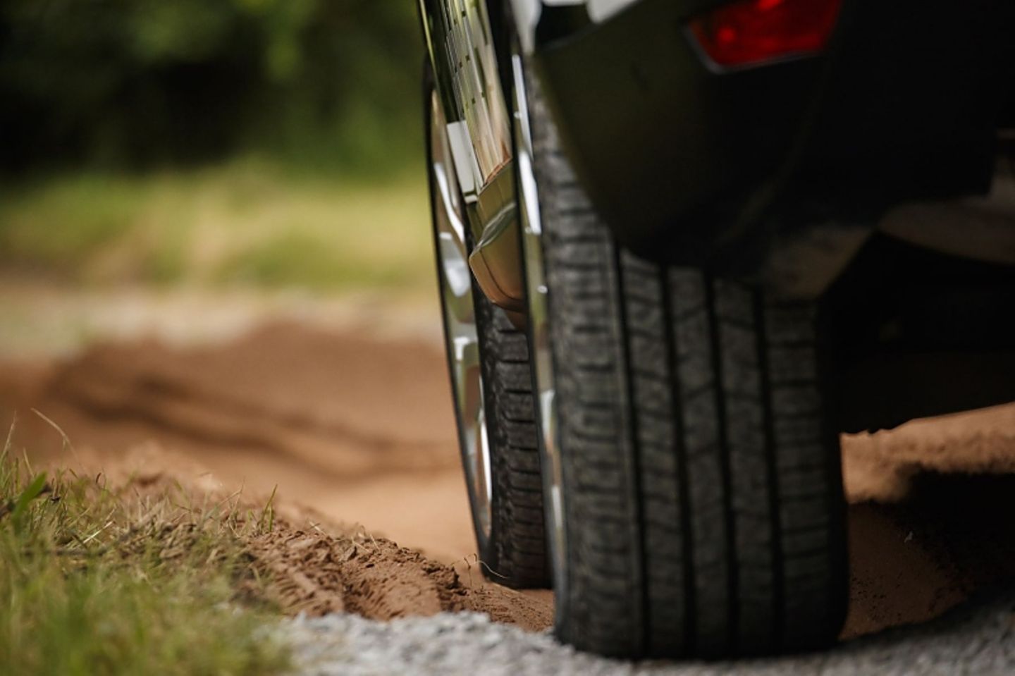 Gras, Sand, Wasser? Die Fahrzeuge von Jaguar Land Rover können bald genau zwischen den Untergründen unterscheiden.