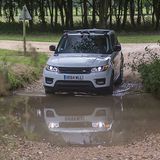 Wird der korrekte Untergrund identifiziert, passt das Fahrzeug sein Tempo an.