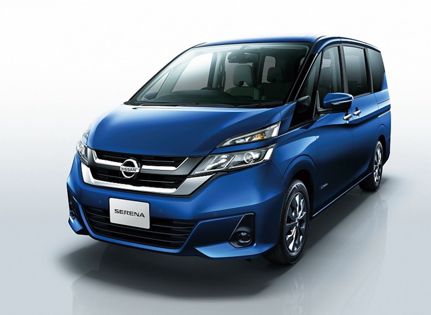 Nissan Serena S-Hybrid 2016 - auf Wunsch auch mit Allradantrieb