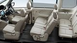 Nissan Serena S-Hybrid 2016 - jede Menge Platz im Innern