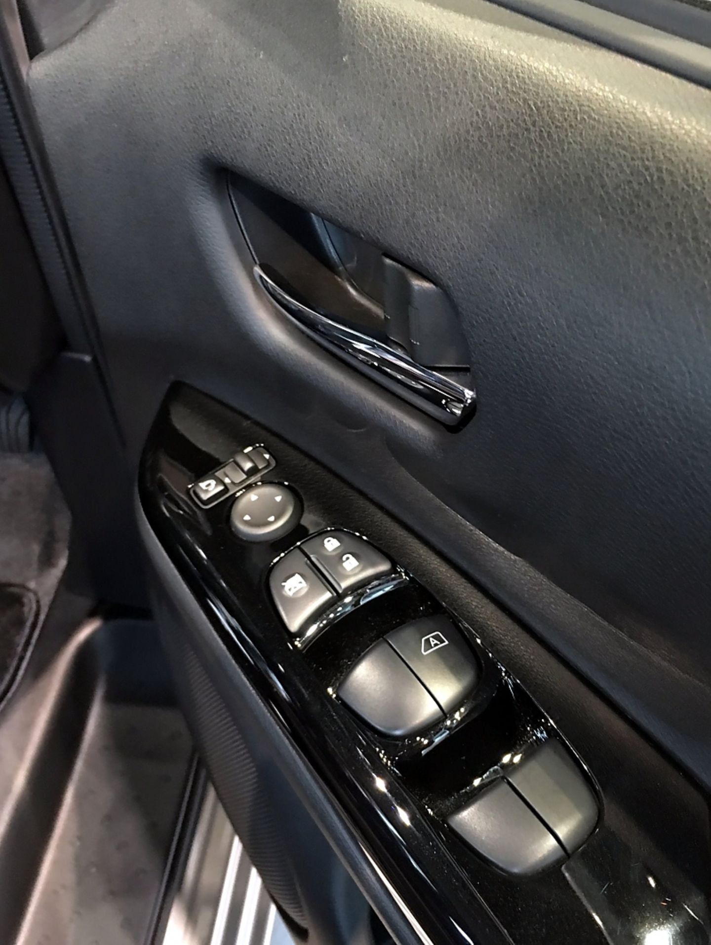 Nissan Serena S-Hybrid 2016