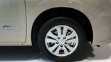 Der Nissan Serena S-Hybrid 2016 läuft auf winzigen 15-Zöllern