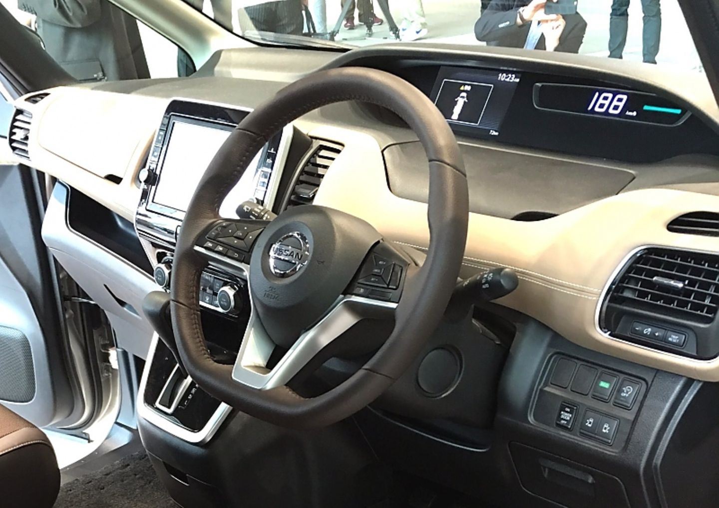 Nissan Serena S-Hybrid 2016