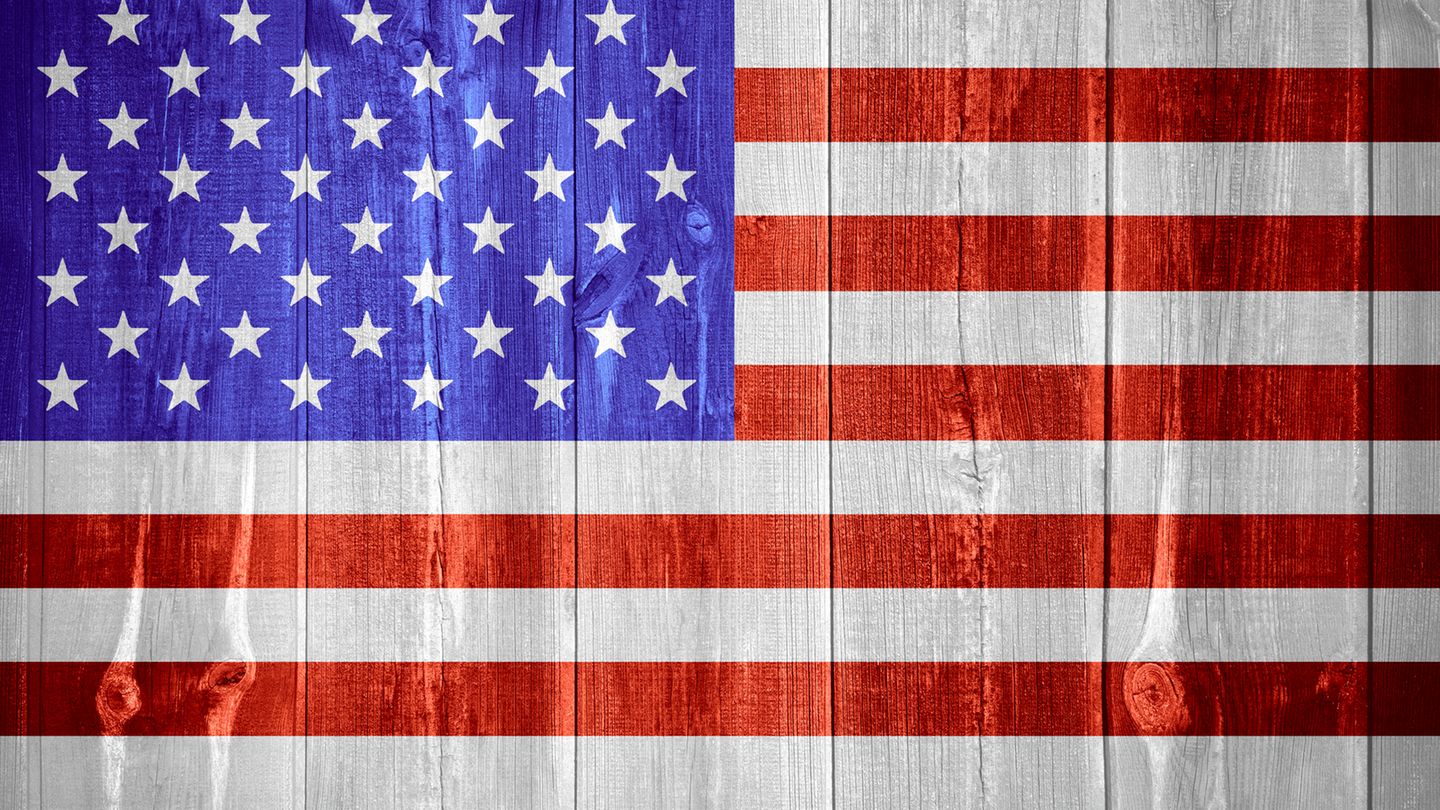 Regeln beim Business Lunch: USA Rechnung: Der Gastgeber zahlt das Dinner. Beziehungen: Konzentrieren Sie sich nicht nur darauf, ein Geschäft abzuschließen. Netzwerken Sie für spätere Geschäfte. Nicht nur Abendessen: Amerikaner treffen Sie fürs Business auch gern zum Frühstück oder Mittagessen. Seien Sie daher flexibel. USA Rechnung: Der Gastgeber zahlt das Dinner. Beziehungen: Konzentrieren Sie sich nicht nur darauf, ein Geschäft abzuschließen. Netzwerken Sie für spätere Geschäfte. Nicht nur Abendessen: Amerikaner treffen Sie fürs Business auch gern zum Frühstück oder Mittagessen. Seien Sie daher flexibel.
