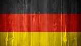 DEUTSCHLAND  Kleine Aufmerksamkeit: Bringen Sie ein beim ersten Treffen ein Gastgeschenk mit. Das gilt als höflich.  Körpersprache: Achten Sie auf Ihre Körpersprache. Wer seine Hände in den Hosentaschen lässt, während er spricht, gilt als unhöflich.  Pünktlichkeit: Des Deutschen oberste Priorität: Seien Sie pünktlich!
