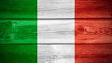 ITALIEN  Sitzordung: Der Gastgeber und die Ehrengäste sitzen meist in der Mitte  Business: Erst muss die Beziehung harmonieren, dann werden Geschäfte gemacht. Es ist unwahrscheinlich, dass es zu Entscheidungen während des Essens kommt.  Rechnung: Werden Sie nicht nervös, wenn die Rechnung auf sich warten lässt. Manchmal dauert es in Italien etwas länger.