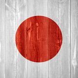 JAPAN  Essen: Fangen Sie niemals als Erster zu essen an. Warten Sie bis der Ehrengast oder die älteste Person beginnt.  Teller leeren: Die Japaner sind bekannt dafür, Verschwendung nicht zu billigen. Versuchen Sie daher immer Ihr Gericht ganz aufzuessen.  Stäbchen: Halten Sie ihre Stäbchen niemals aufrecht. Das ist nur auf Beerdigungen üblich.