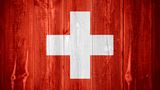 SCHWEIZ:  Verhalten: Winken Sie niemals dem Kellner! Das gilt als unhöflich.  Begleitpersonen: In der Schweiz ist es üblich, dass die Ehepartner am Geschäftsessen teilnehmen  Entscheidungen: Schweizer sind dafür bekannt, Vorsicht bei Entscheidungen walten zu lassen. Seien Sie also vorbereitet, Ihre Interessen mit guten Argumenten vorzutragen.