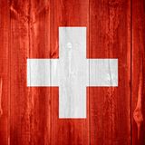 SCHWEIZ:  Verhalten: Winken Sie niemals dem Kellner! Das gilt als unhöflich.  Begleitpersonen: In der Schweiz ist es üblich, dass die Ehepartner am Geschäftsessen teilnehmen  Entscheidungen: Schweizer sind dafür bekannt, Vorsicht bei Entscheidungen walten zu lassen. Seien Sie also vorbereitet, Ihre Interessen mit guten Argumenten vorzutragen.