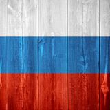 RUSSLAND  Trinken: Kennen Sie Ihre Grenzen! Vodka wird von den Einheimischen viel getrunken, aber nicht jeder Europäer kann da mithalten.  Essen: Lehnen Sie Essen ab, sobald Sie sich voll fühlen. Ein reich gedeckter Tisch ist oft ein Symbol für Reichtum. Die Russen wissen wie man auftischt. Deshalb können Sie höflich "Nein" sagen.  Toast: Jeder Toast in Russland hat eine eigene Bedeutung. Oft muss auch der Gast etwas sagen. Seien Sie also vorbereitet. Wenn alle Stricke reißen: Trinken Sie auf die Frauen! Die Russen werden Sie lieben.