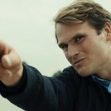 Als "Tatort"-Ermittler Gisbert Engelhardt wurde Fabian Hinrichs im Dezember 2012 quasi über Nacht zum Kultstar, es bildeten sich sogar eigene Facebook-Gruppen ihm zu Ehren. Doch weil er in der "Tatort"-Folge "Der tiefe Schlaf" starb, konnte es keine Fortsetzung geben. Dafür bekommt er nun ein eigenes Kommissariat. Als Nordlicht Felix Voss fängt er bei der Nürnberger Mordkommission frisch an - und überrascht die neuen Kollegen mit seiner förmlichen Art.