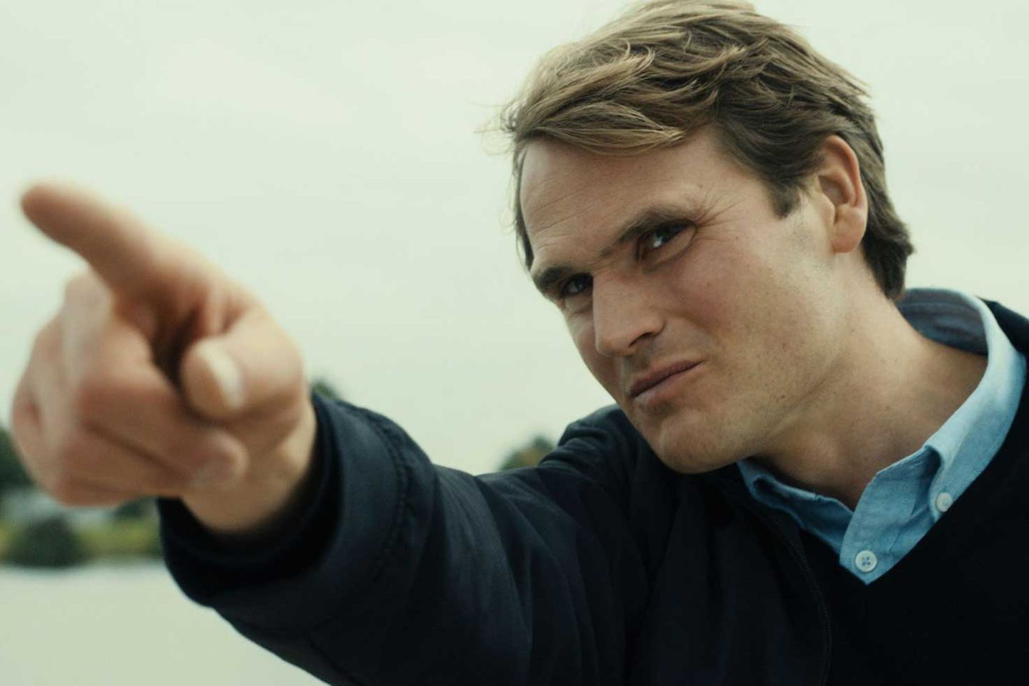 "Tatort" aus Franken: Als "Tatort"-Ermittler Gisbert Engelhardt wurde Fabian Hinrichs im Dezember 2012 quasi über Nacht zum Kultstar, es bildeten sich sogar eigene Facebook-Gruppen ihm zu Ehren. Doch weil er in der "Tatort"-Folge "Der tiefe Schlaf" starb, konnte es keine Fortsetzung geben. Dafür bekommt er nun ein eigenes Kommissariat. Als Nordlicht Felix Voss fängt er bei der Nürnberger Mordkommission frisch an - und überrascht die neuen Kollegen mit seiner förmlichen Art. Als "Tatort"-Ermittler Gisbert Engelhardt wurde Fabian Hinrichs im Dezember 2012 quasi über Nacht zum Kultstar, es bildeten sich sogar eigene Facebook-Gruppen ihm zu Ehren. Doch weil er in der "Tatort"-Folge "Der tiefe Schlaf" starb, konnte es keine Fortsetzung geben. Dafür bekommt er nun ein eigenes Kommissariat. Als Nordlicht Felix Voss fängt er bei der Nürnberger Mordkommission frisch an - und überrascht die neuen Kollegen mit seiner förmlichen Art.