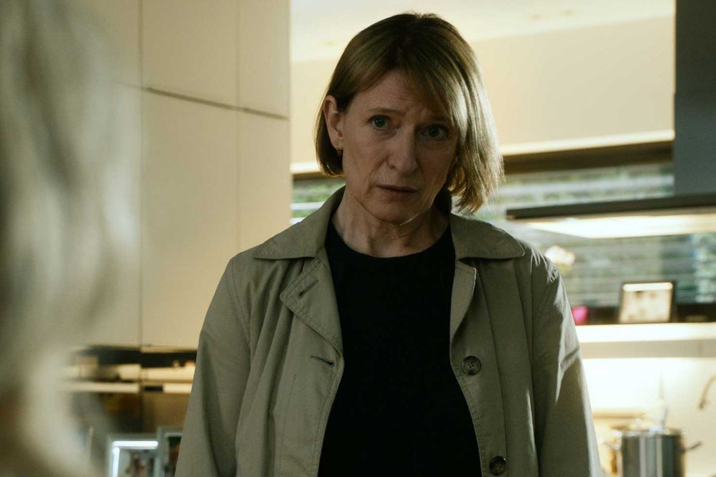 "Tatort" aus Franken: Mit Dagmar Manzel ist auch die zweite Hauptperson des neuen Franken-"Tatorts" eine Zugezogene. Die von ihr gespielte Paula Ringelhahn kommt aus Guben. Mit Manzel hat der BR eine echte Großschauspielerin gewonnen: Die 1958 in Ost-Berlin Geborene hat in unzähligen Fernseh- und Kinofilmen mitgewirkt und mit einigen der größten Regisseure gedreht (Heiner Carow, Helmut Dietl, Andreas Dresen, Hans-Christian Schmid, Matti Geschonneck). Im neuen "Tatort" eckt sie oft an: Ihre Paula Ringelhahn hat ein ausgesprochenes Problem damit, sich Autoritäten zu beugen. Mit Dagmar Manzel ist auch die zweite Hauptperson des neuen Franken-"Tatorts" eine Zugezogene. Die von ihr gespielte Paula Ringelhahn kommt aus Guben. Mit Manzel hat der BR eine echte Großschauspielerin gewonnen: Die 1958 in Ost-Berlin Geborene hat in unzähligen Fernseh- und Kinofilmen mitgewirkt und mit einigen der größten Regisseure gedreht (Heiner Carow, Helmut Dietl, Andreas Dresen, Hans-Christian Schmid, Matti Geschonneck). Im neuen "Tatort" eckt sie oft an: Ihre Paula Ringelhahn hat ein ausgesprochenes Problem damit, sich Autoritäten zu beugen.