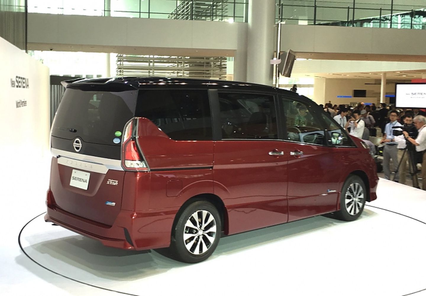 Der Nissan Serena S-Hybrid wird in Europa nicht angeboten