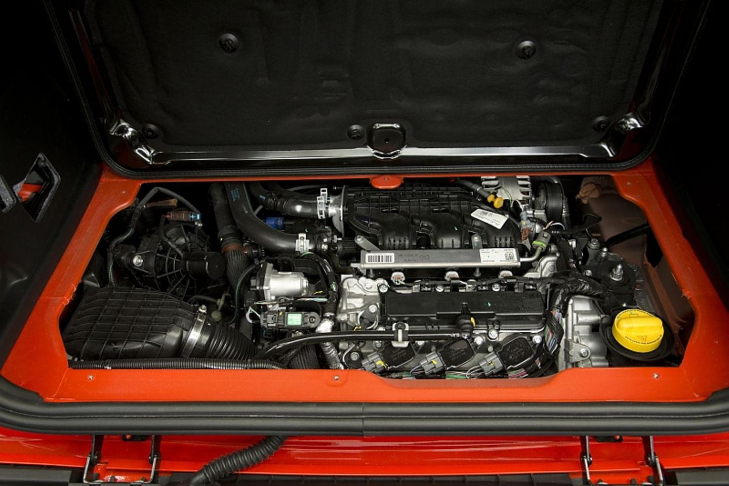 Der Motor hat einen Hubraum von 898 Kubikzentimetern
