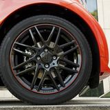 Vorne steht das Brabus Smart Fortwo Cabrio auf 16-Zoll-Rädern