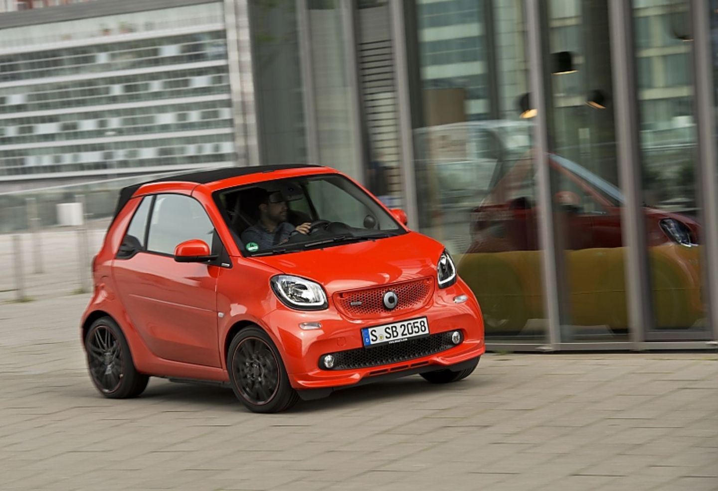 Das Brabus Smart Fortwo Cabrio kostet mindestens 22.970 Euro