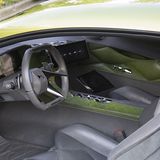 Das abgeflachte Lenkrad liegt gut in der Hand