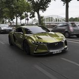 Das Gesicht in der Menge: Der DS E-Tense fällt auf
